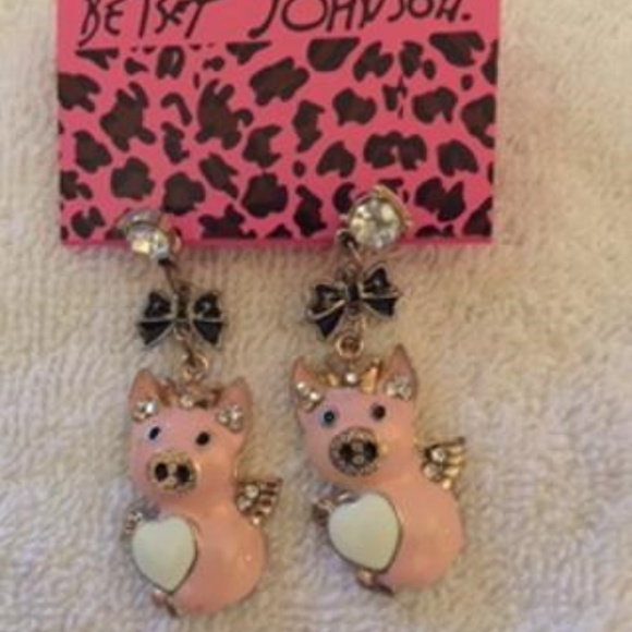 BRAND NEW BETSEY JOHNSON  PINK PIG EARRINGS - Picture 4 of 6
